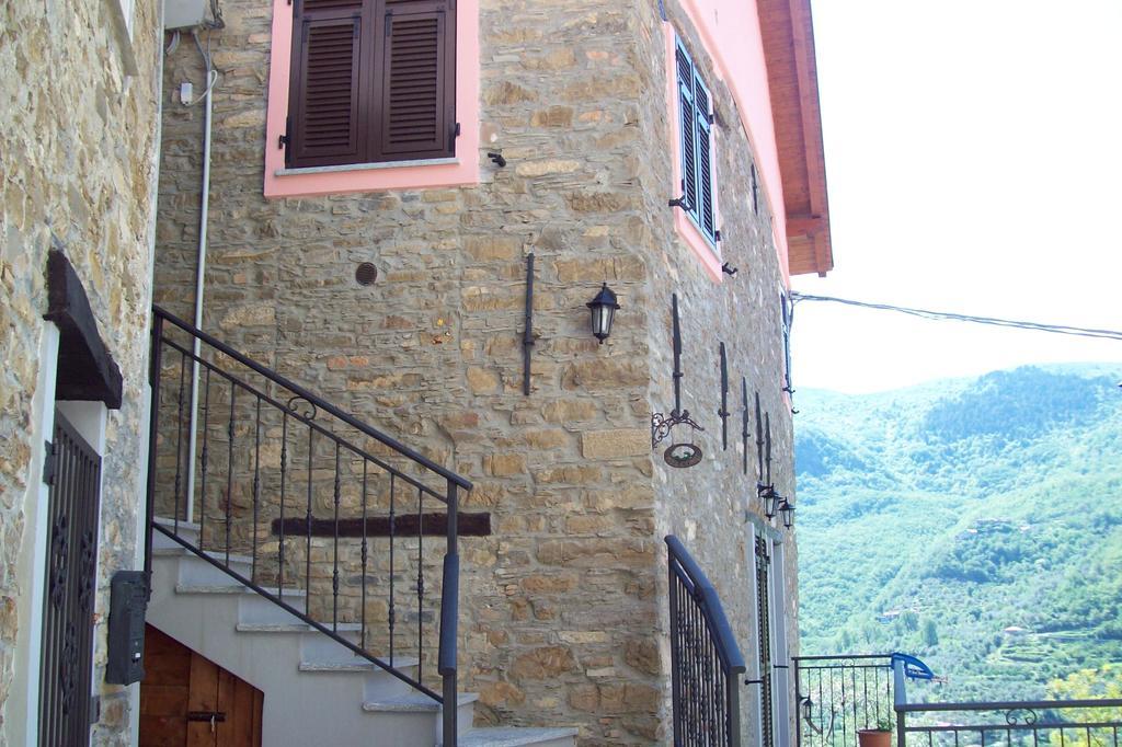Villa Il Nido Delle Rondini à Testico Extérieur photo