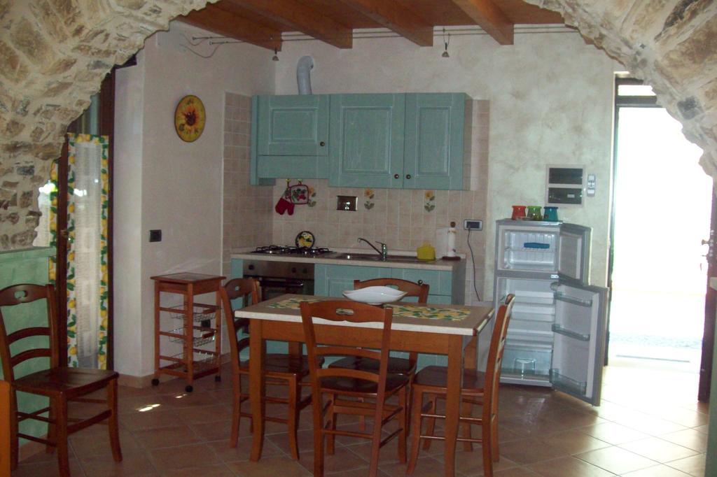 Villa Il Nido Delle Rondini à Testico Extérieur photo