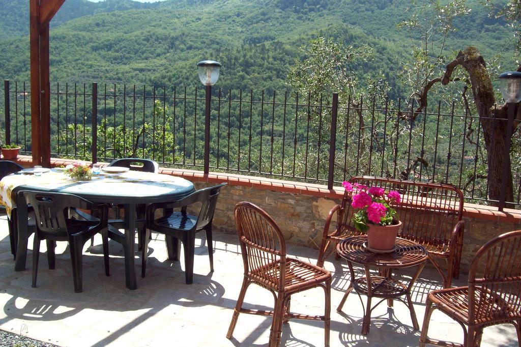 Villa Il Nido Delle Rondini à Testico Extérieur photo