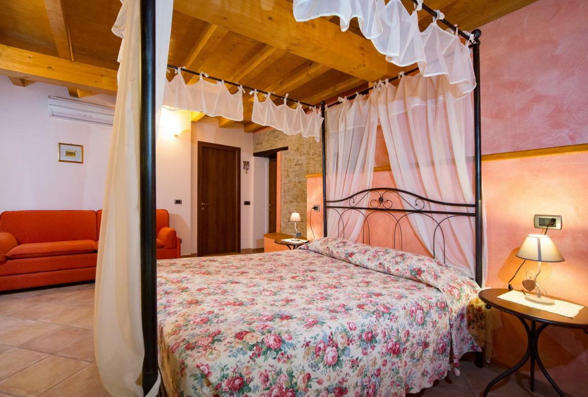 Villa Il Nido Delle Rondini à Testico Extérieur photo