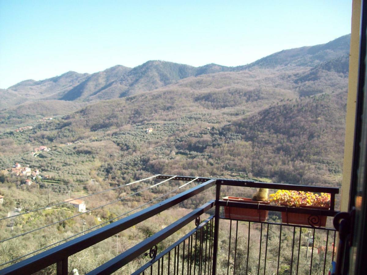 Villa Il Nido Delle Rondini à Testico Extérieur photo